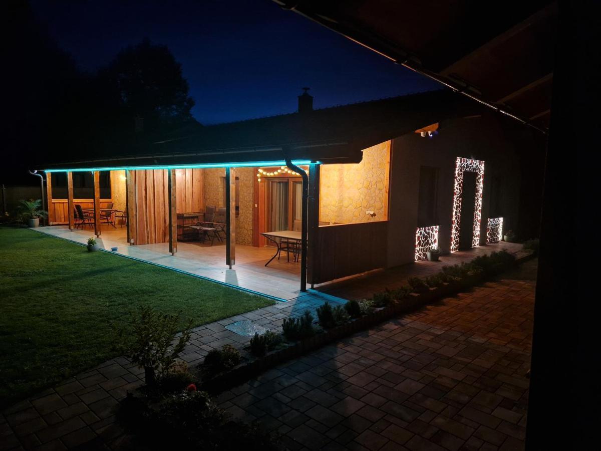 Villa Garden เบเชนยอวา ภายนอก รูปภาพ